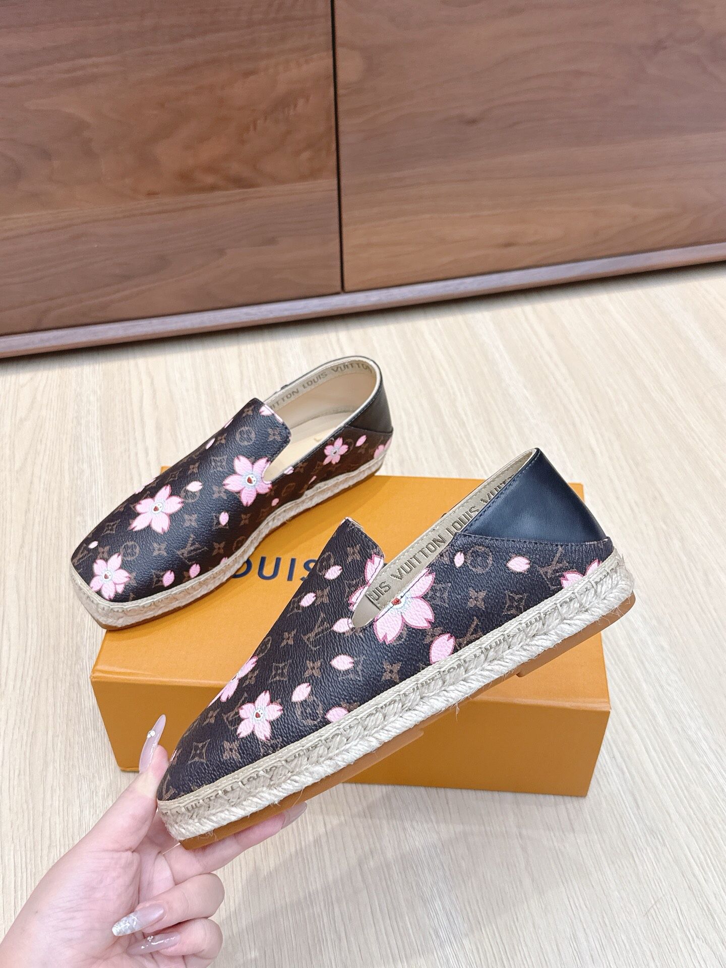 Women’s Casual Shoes