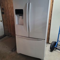 SAMSUNG REFRIGERATOR 