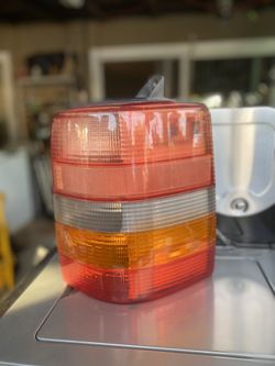 Rear Right Light For Cherokee 98