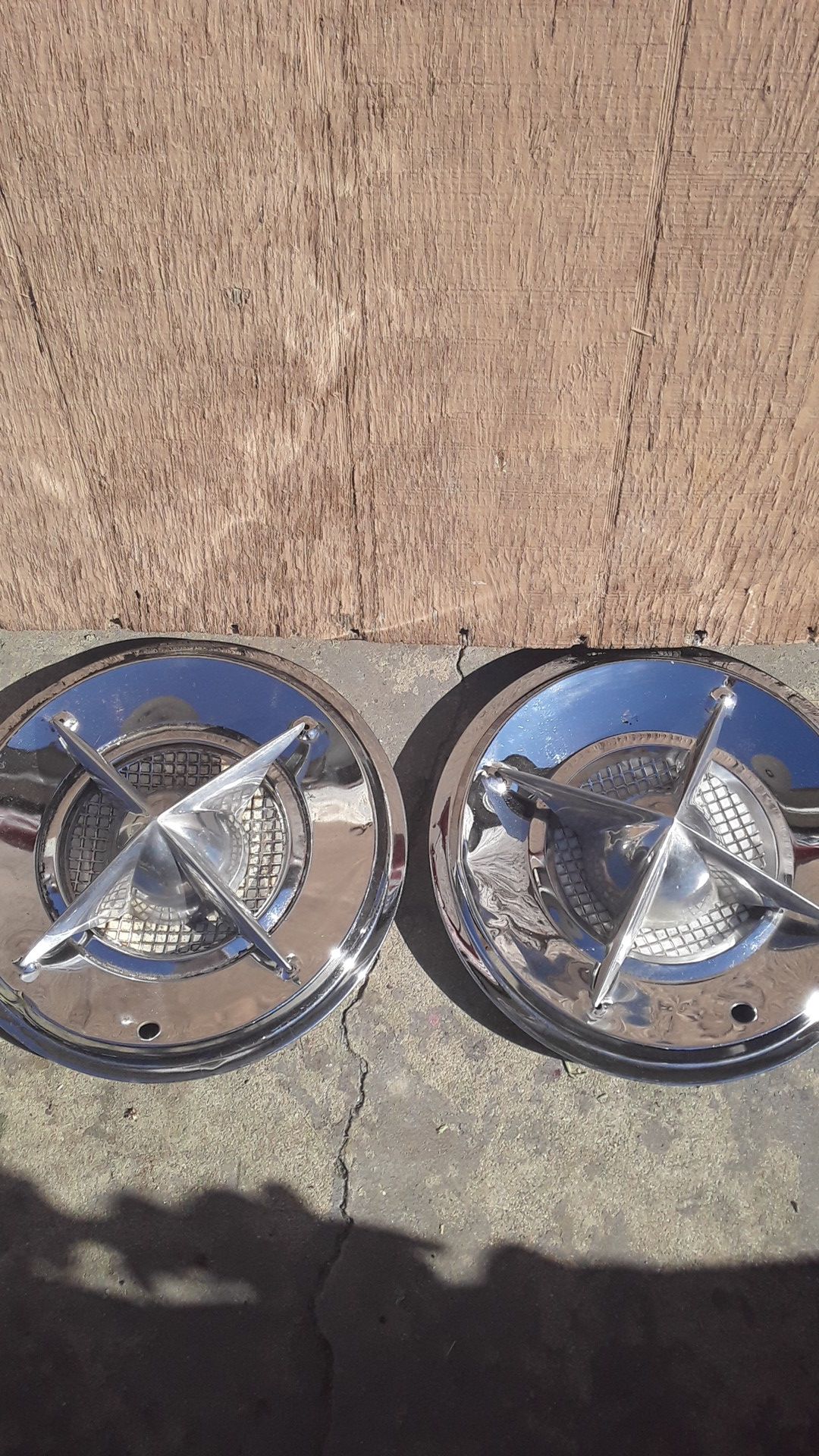 1948 Chevrolet Fleetline 15" Viking Hubcaps