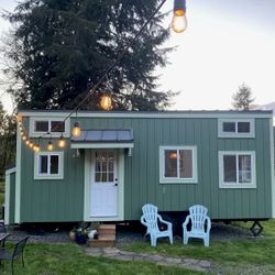 New Tiny Home On Wheels With TUB!!!!! -Boring OR