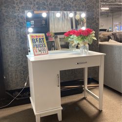 White Makeup Vanity 🤍❗️ Easy Financing Available ✅