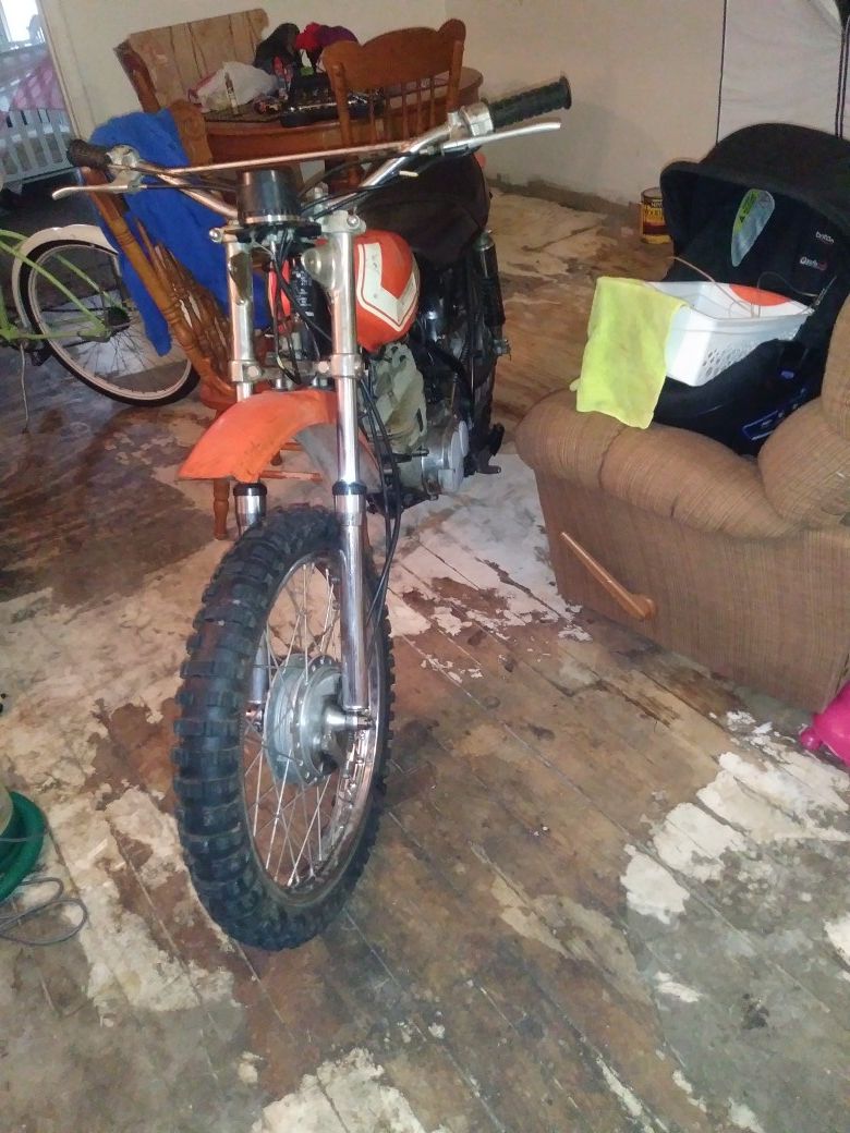 1972 Suzuki 250 TS dirt bike Enduro
