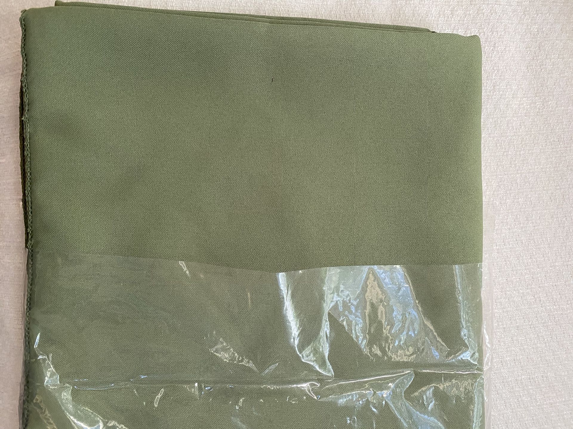 BNIB BEAUTIFUL GREEN TABLECLOTHS VARIOUS SIZES