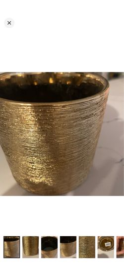 Gold textured vase/pod