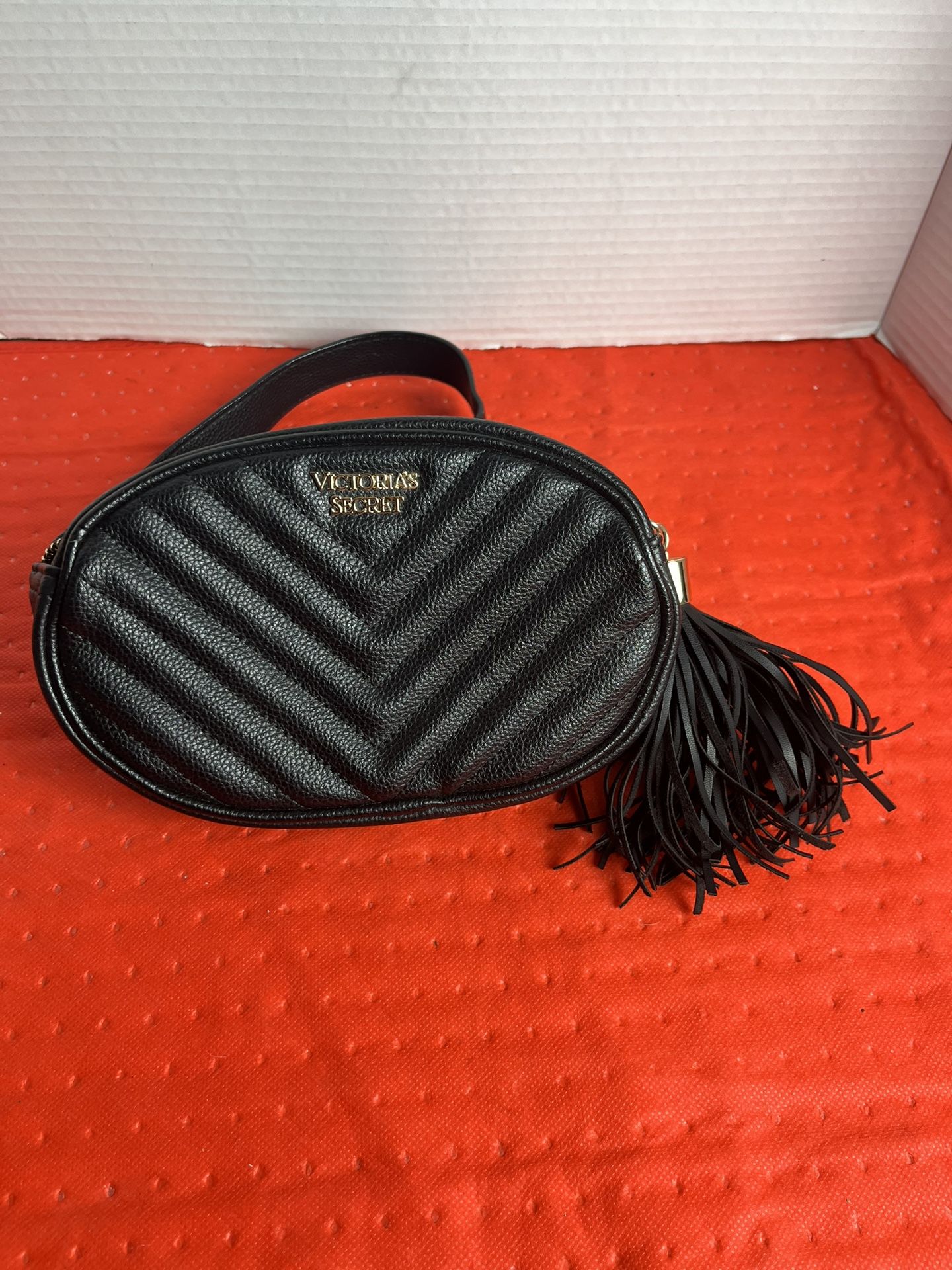 Victoria’s Secret V-Quilt Vegan Leather Black Oval Waist Purse/Fanny Pack