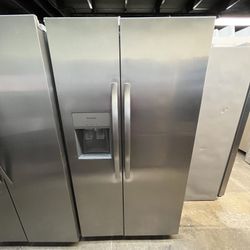 NEW FRIGIDAIRE REFRIGERATOR 36”