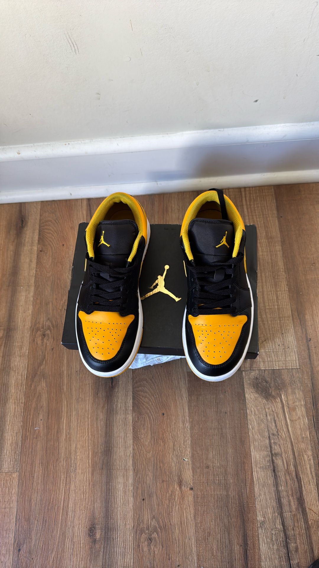 Brand: Like New  Model: Air Jordan 1 Low  Color: Black/Yellow Ochre-white Size: US: 8