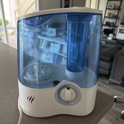 Vicks 1.5 Gallon Ultrasonic Cool Mist Humidifier, V5100, Blue, 600 sq. ft