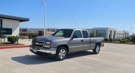 2007 Chevrolet Silverado Extended Cab Classic Low Miles