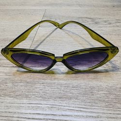 Green Cat-Eye Sunglasses with Gradient Lenses