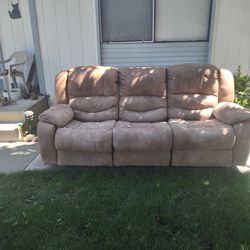 Soft Leather Beige Couch But In Good Condition Be Rest To The Rest Of The End