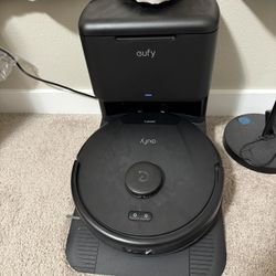 Eufy L60 Hybrid Robot Vacuum With Self Empty Station and Accessories 