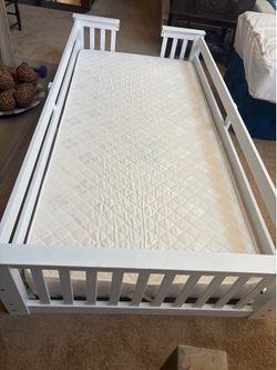 Twin XL floor bed, slats and mattress