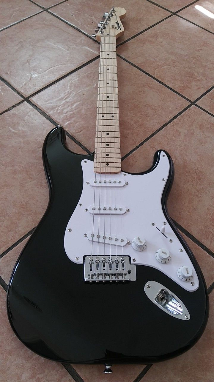 Squier Stratocaster Standard Guitar