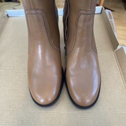 Ladies Boots  Side  6 1/2 