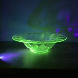 Vintage Green Uranium Glass Mixing Bowl 10” round x 3”  