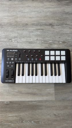 M-Audio Oxygen 25 MKIV 25-Key USB MIDI Keyboard Controller