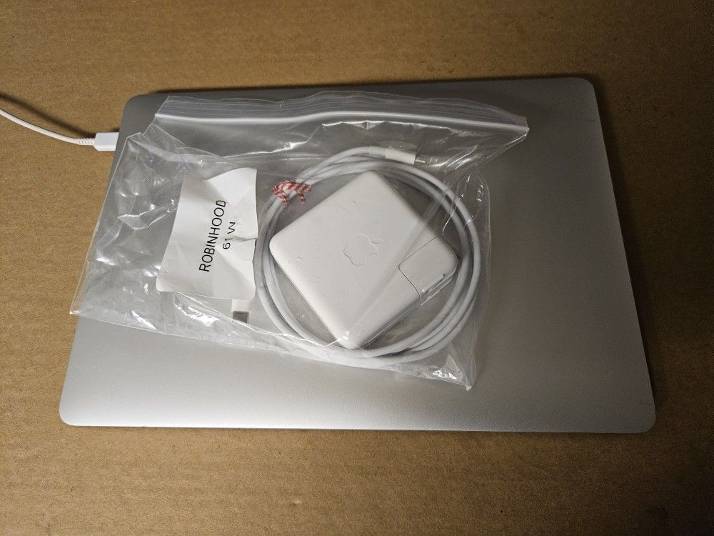 Apple Macbook Pro i5 16gb Ram 250gb SSD Drive 2.3ghz 13" Screen 2018