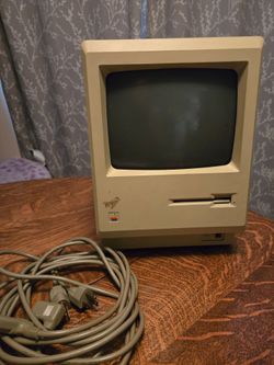 Apple Macintosh 512k computer works