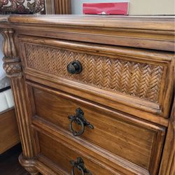 Que size bedroom set 