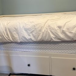 Twin Day Bed/Trundle Bed With Storage