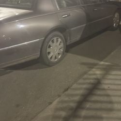 2004 Lincoln Town Car
