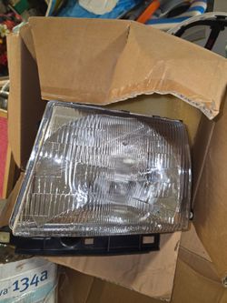 Toyota tacoma headlight