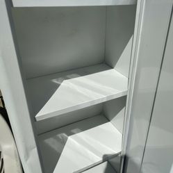 WHITE METAL CABINET 