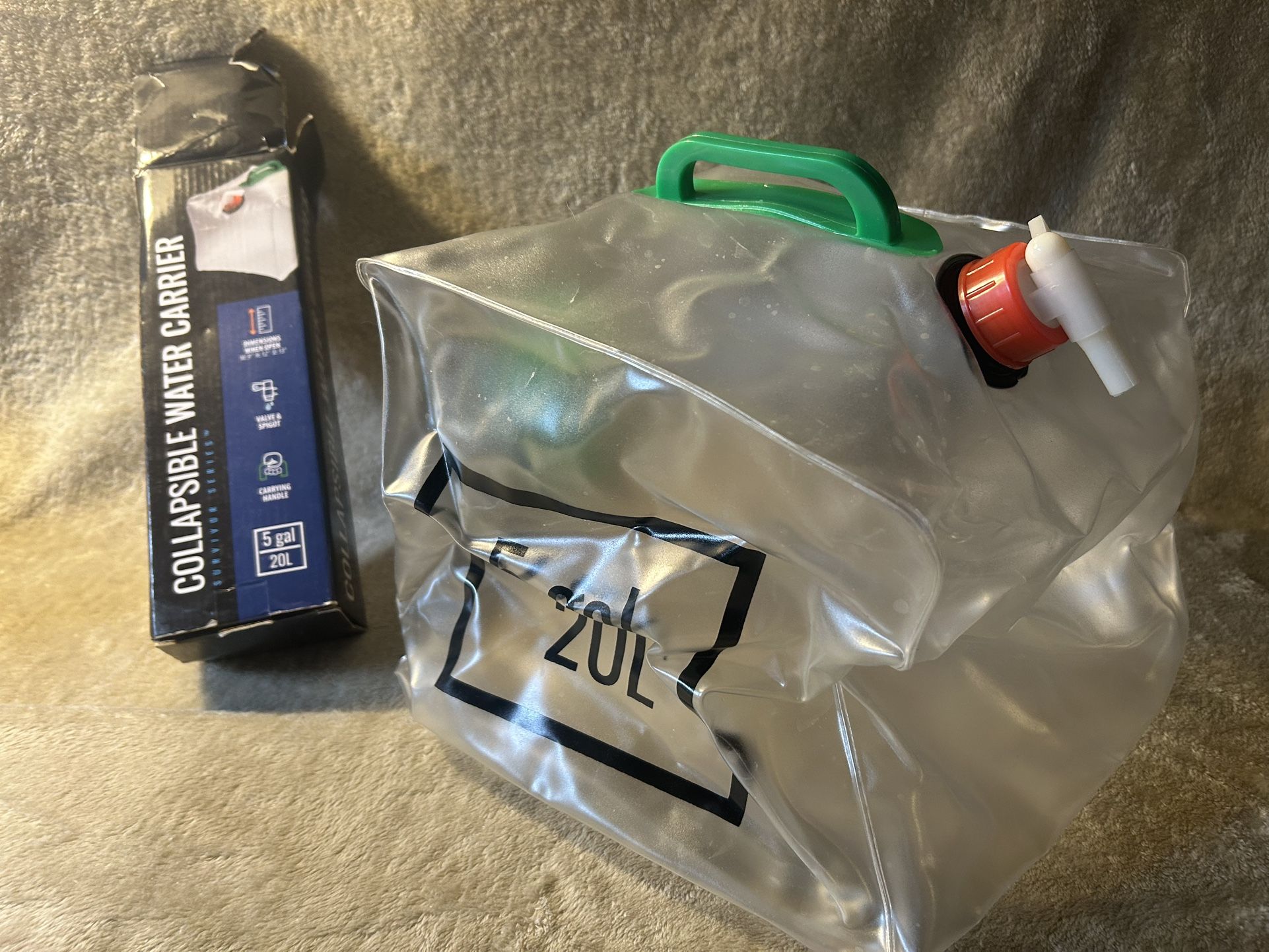 Collapsible Water Carrier Survivor Series
