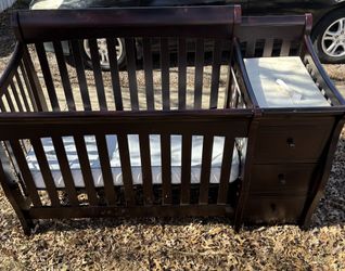 Baby Crib Like New…. MUST PICK UP