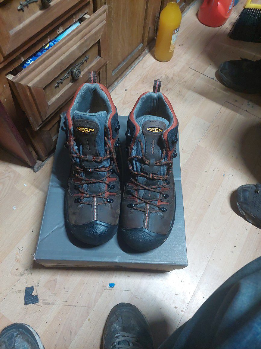 Keen PIttsburgh soft toe Utility Footwear Work Boot Size 12D Mens ONLY $100 NEVER WORN 