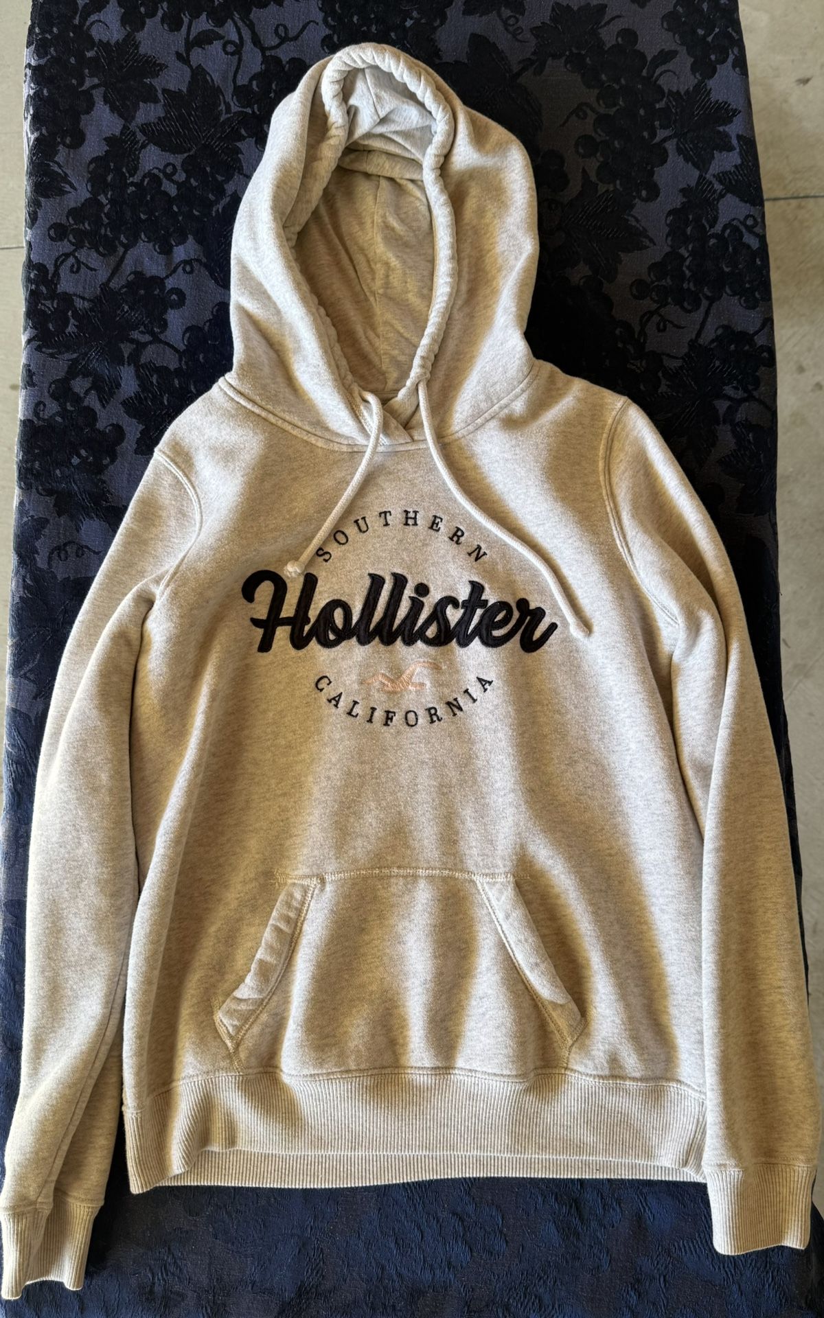 Hollister Super Soft Hoodie Size Medium!!