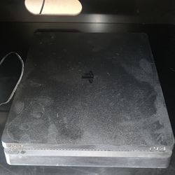 Ps4 With 2 Controllers And Charging Port 
