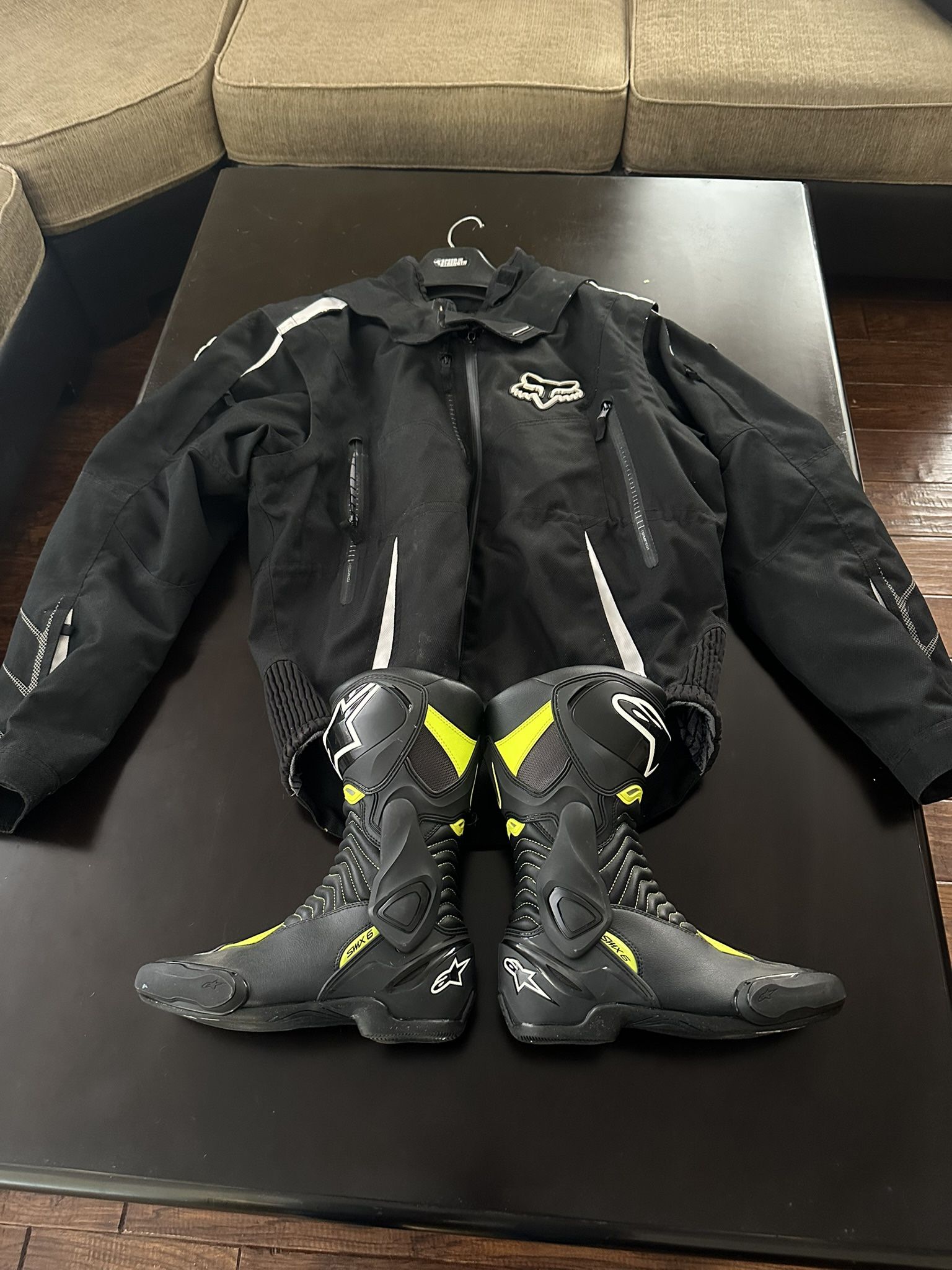 Alpinestar SMX-6 Motorcycle Boots (Size 6) / Men’s Fox Motorcycle Jacket