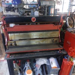 30" Shear/Brake/Roller.  Rust inhibitor make it look rusty. It is not rusty.