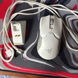 Razer Viper Ultimate White gaming mouse