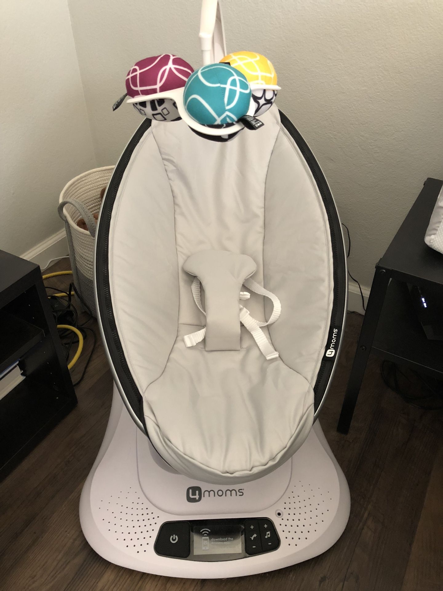 Like New 4moms Mamaroo