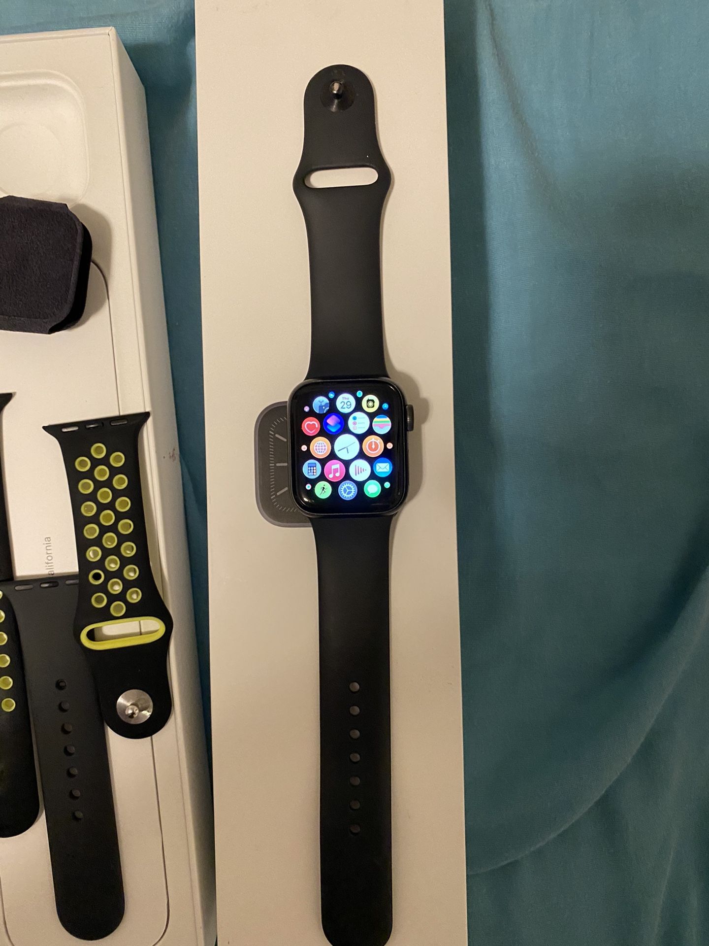 Series 5 40mm Apple Watch with gps