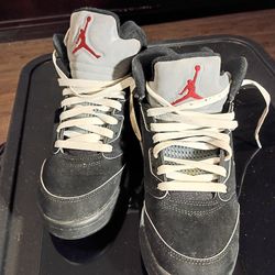 AIR JORDAN 5 RETRO OG BLACK LEATHER  " BLACK METALLIC" SNEAKER  STYLE # HF 3976-001. SIZE 7Y