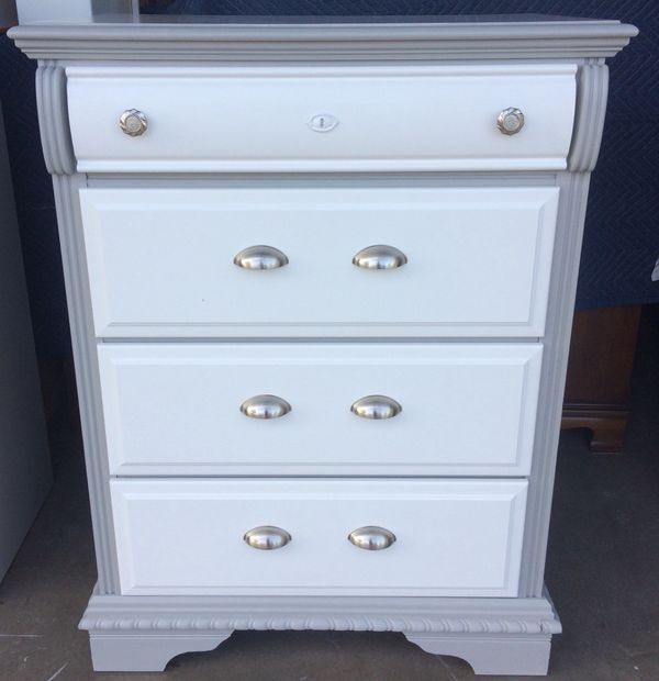 Beautiful 4 Drawer Highboy Dresser For Sale In Lakeville Mn Offerup