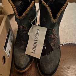 Womens size 5 Liberty Black western boot.