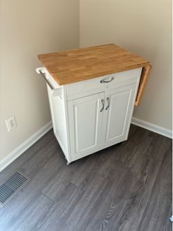 Cookout desk for sale 20$