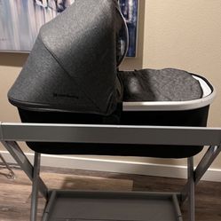 Uppa Baby Basinet Mint Condition One Owner