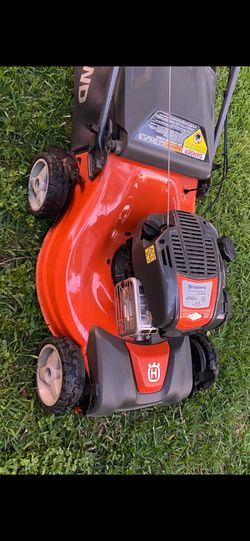 Self propelled lawnmower