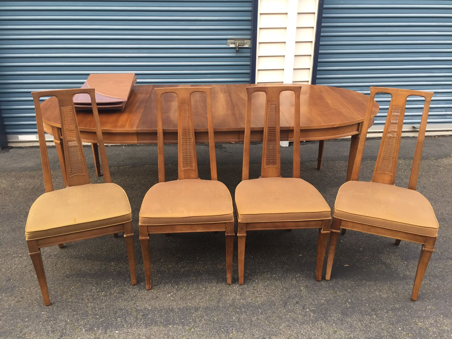 Vintage Drexel Triune Dining Room Table Set. Delivery Available for