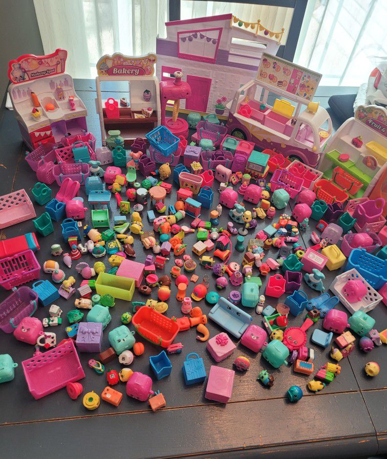 Huge lot of Shopkins over 340 pieces. bakery ice cream truck market & more
