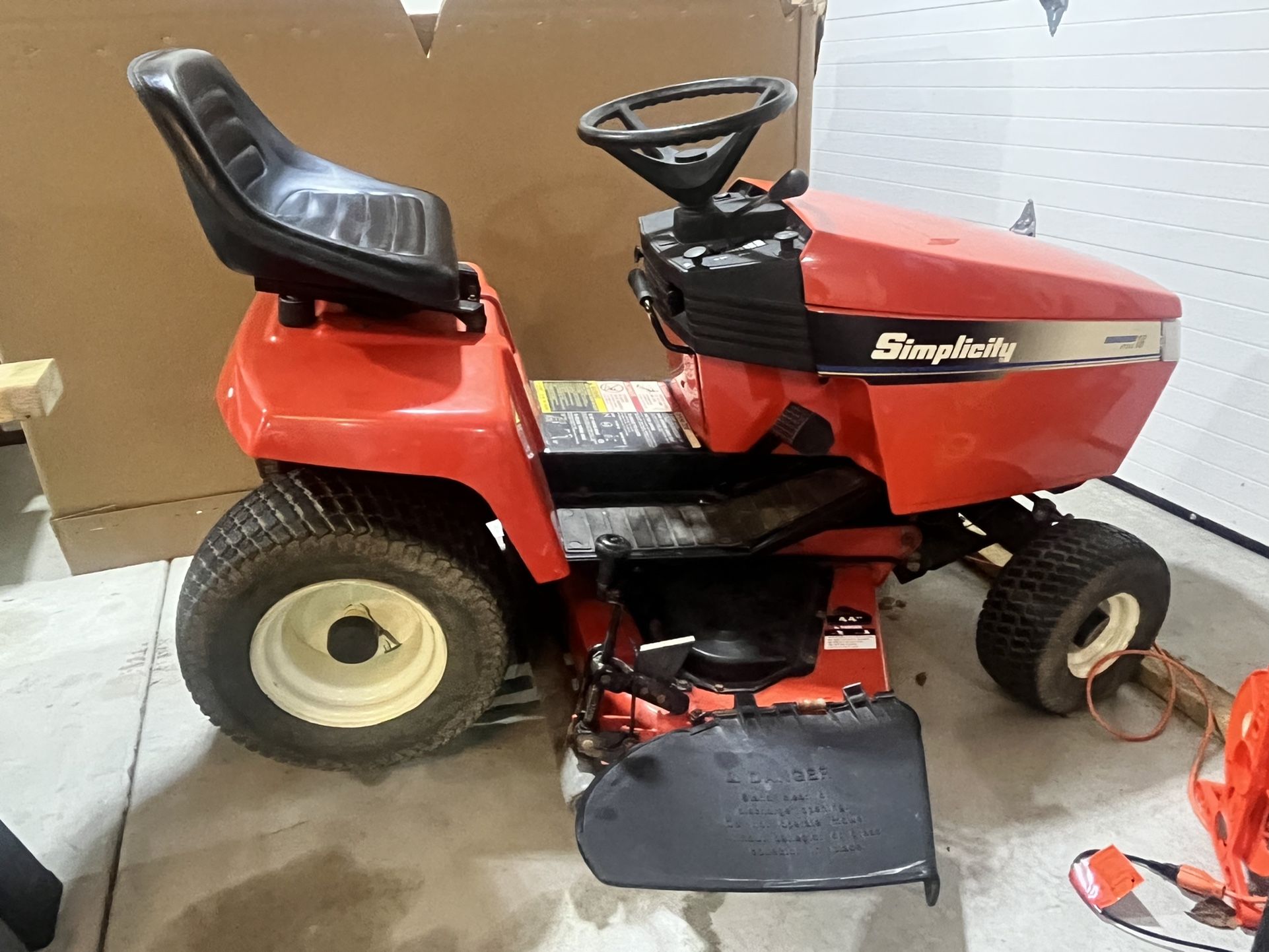 Simplicity Tractor Lawnmower