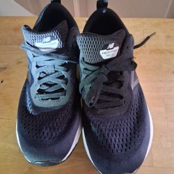 Size 8 women Running shoes, new balance.