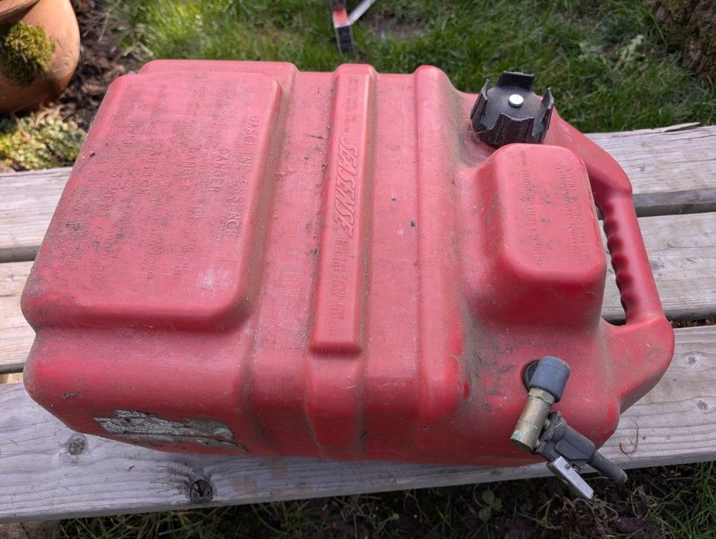 Seasense Marine 6 Gallon Tank